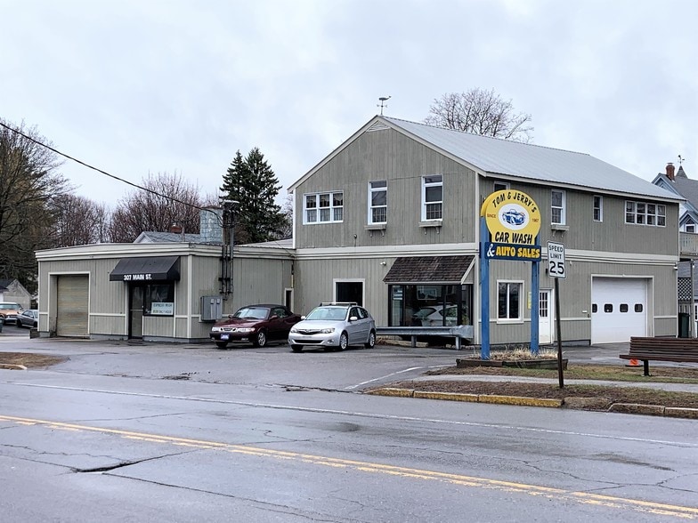 More Photos Of 307 Main St, Westbrook Carwash For Sale