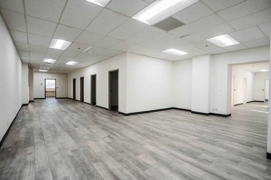 More Photos Of 42650 Melanie Pl, Palm Desert Loft Creative Space For Lease