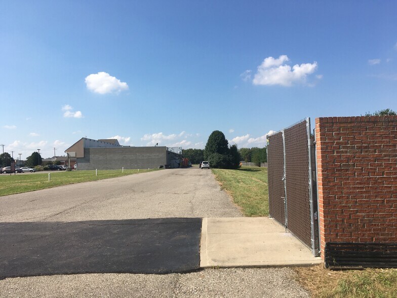 More Photos Of 928 W State St, Trenton Drugstore For Lease