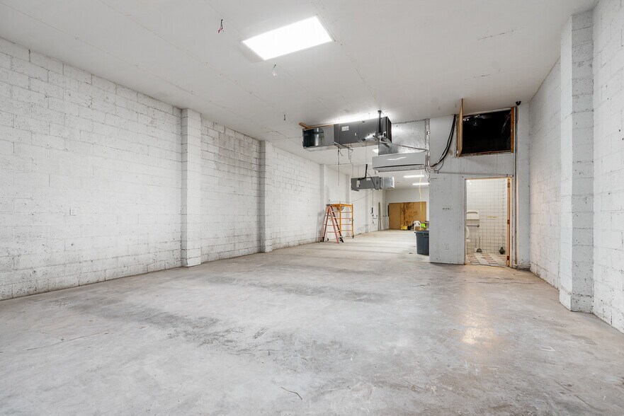 More Photos Of 123 N Long Beach Blvd, Compton Storefront Retail Office For Sale