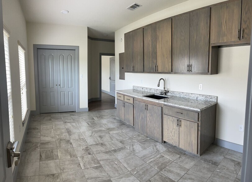 More Photos Of 3001 Joe Dimaggio Blvd, Round Rock General Retail For Sale