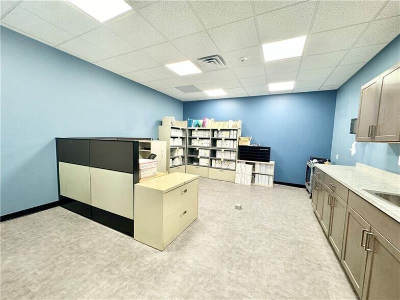 More Photos Of 107 E North St, New Castle Storefront For Sale