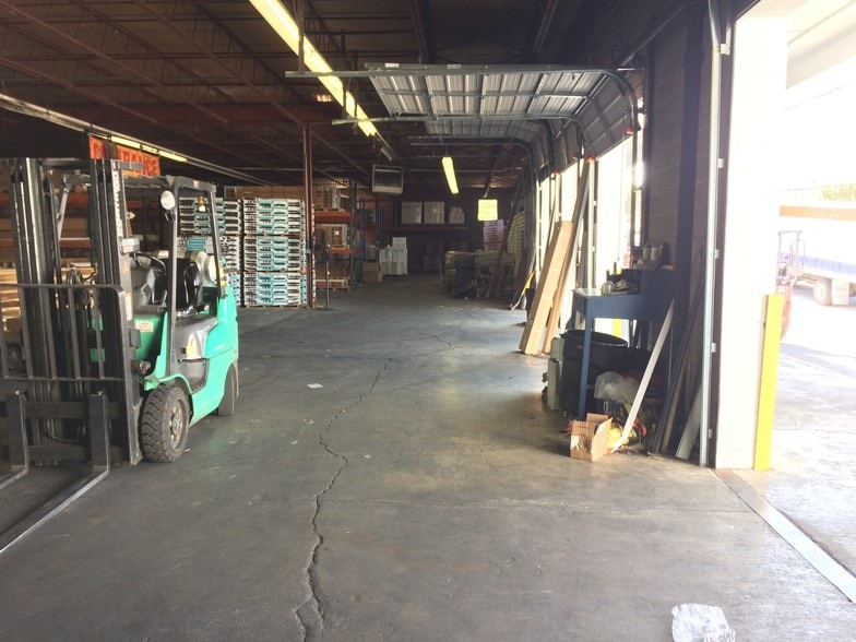 More Photos Of 105 C St, Kenova Warehouse For Lease