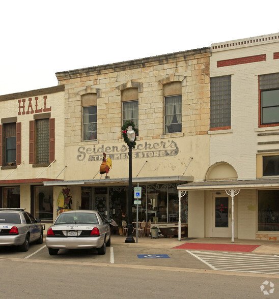 Primary Photo Of 123 E Jackson St, Burnet Coworking Space