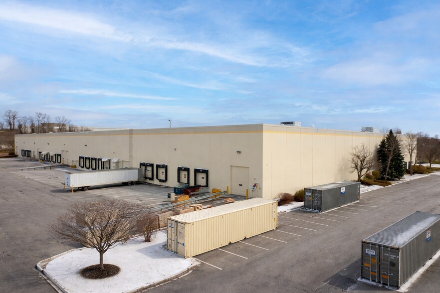 More Photos Of 7905 Cochran Rd, Solon Distribution For Lease