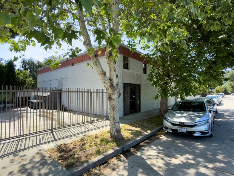 More Photos Of 2860 Glenview Ave, Los Angeles Warehouse For Sale