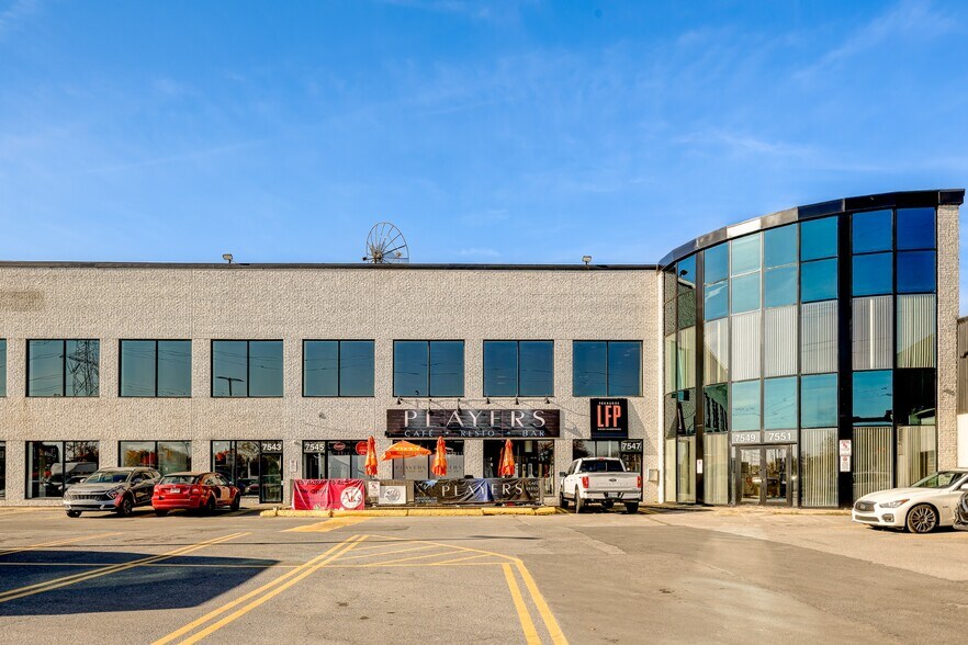 More Photos Of 7527-7583 Boul Henri-Bourassa E, Montréal Flex For Lease