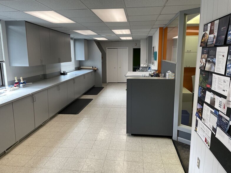 More Photos Of 816 S Hamilton St, Saginaw Office For Sale