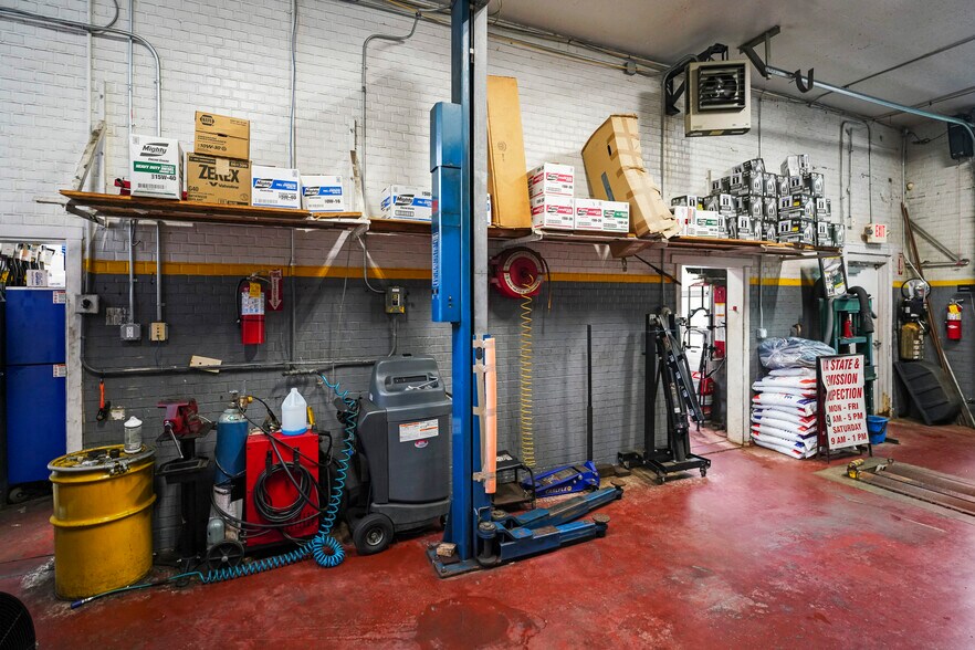 More Photos Of 11410 N Shore Dr, Reston Service Station For Sale