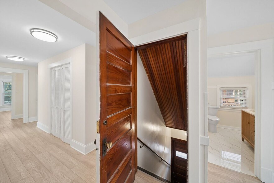 More Photos Of 323 S Hale St, Wheaton Office Residential For Sale