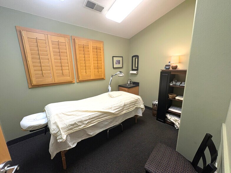 More Photos Of 5 Cook St, Denver Medical For Lease