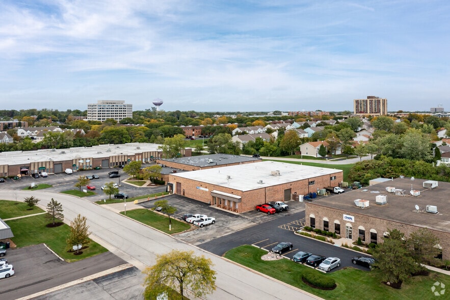 More Photos Of 10 Eisenhower Ln N, Lombard Warehouse For Lease