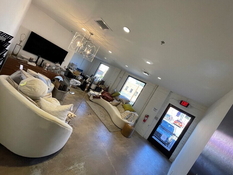 More Photos Of 231 Foster Ave, Charlotte Showroom For Lease