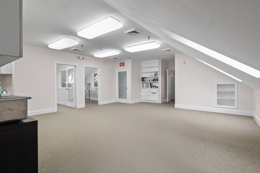 More Photos Of 111 Oronoco St, Alexandria Office For Lease