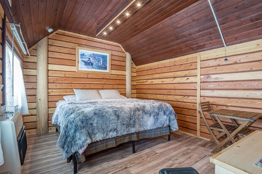 More Photos Of 21221 Baron Lake Dr, Cedaredge Hotel For Sale