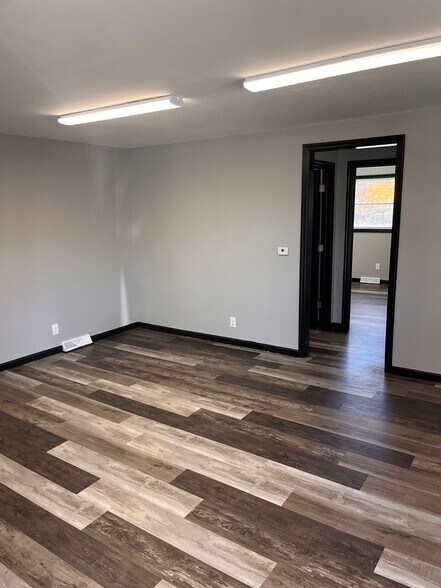 More Photos Of 810 Carlton Dr, Bentleyville Office For Lease