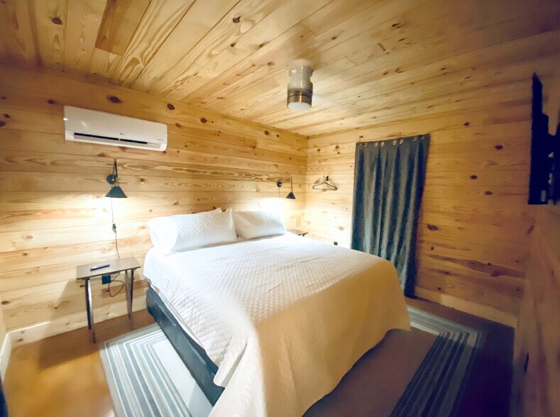 More Photos Of 1136 Arlie Moore Rd, Bismarck Hotel For Sale