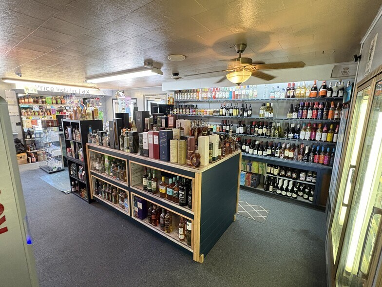 More Photos Of 346 W 2nd St, Winner General Retail For Sale
