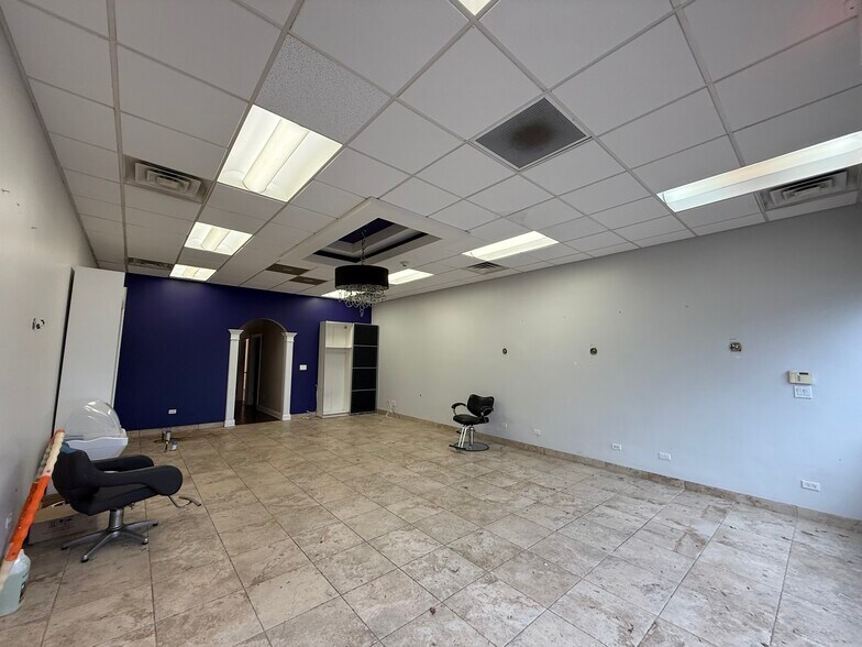 More Photos Of 771-777 Milwaukee Ave, Glenview Unknown For Lease