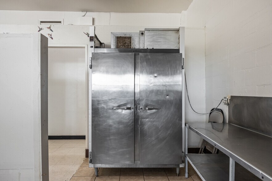 More Photos Of 33027 Road 159, Ivanhoe General Retail For Sale