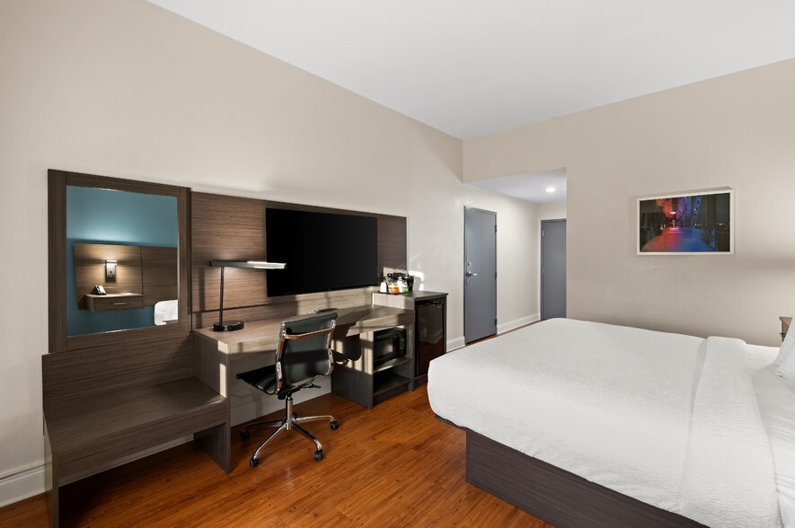 More Photos Of 8 Shackleford Dr, Little Rock Hotel For Sale