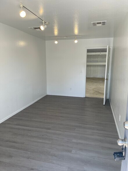 More Photos Of 17252 E Falcon Dr, Fountain Hills Warehouse For Lease