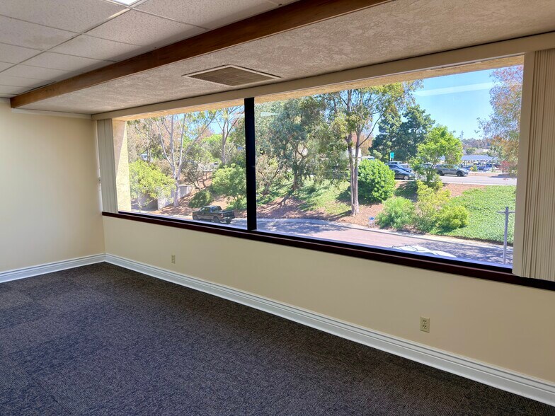More Photos Of 674 County Square Dr, Ventura Office For Sale