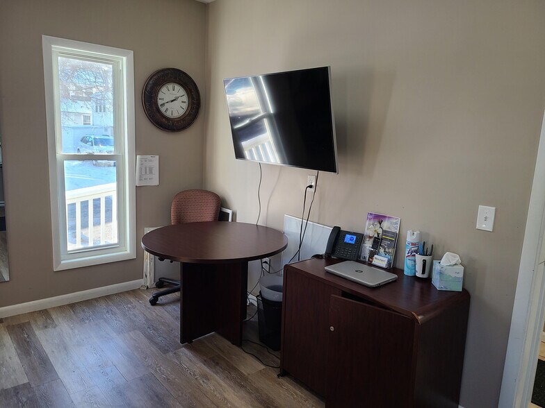 More Photos Of 614 E Broadway St, Mount Pleasant Coworking Space