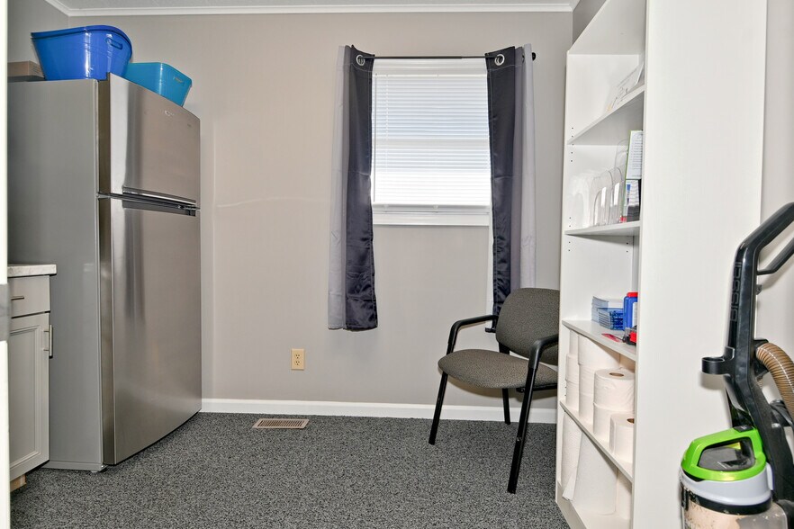 More Photos Of 1030 E Morgan St, Martinsville Office For Sale