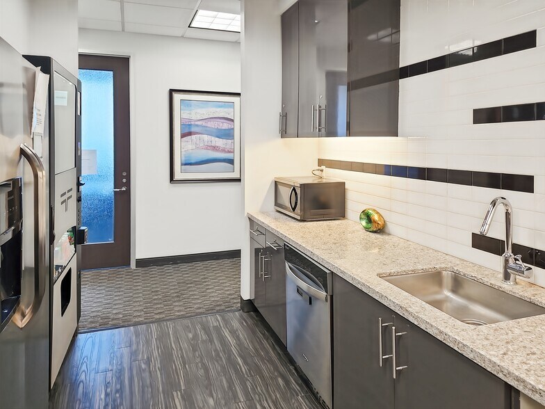 More Photos Of 50 N Laura St, Jacksonville Coworking Space