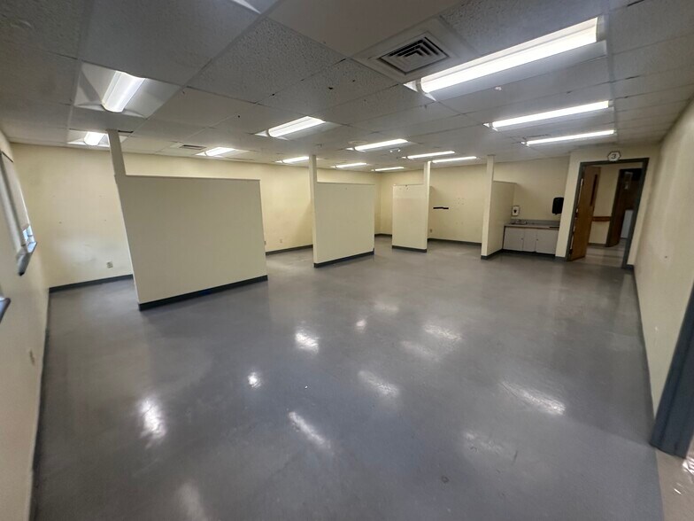 More Photos Of 10 Commerce Dr, Columbia Office For Lease