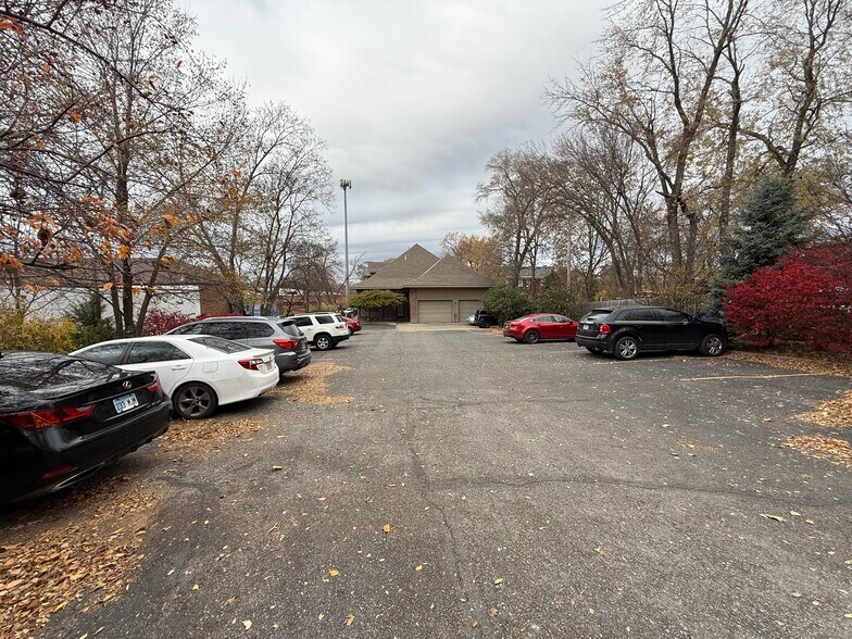 More Photos Of 207 3rd st, Lee's Summit General Retail For Lease