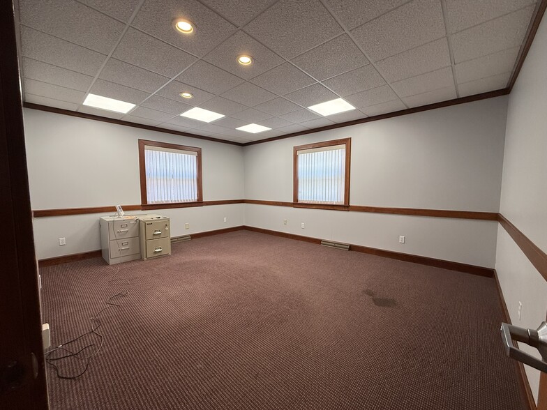 More Photos Of 584 Wyoming Ave, Kingston Medical For Sale