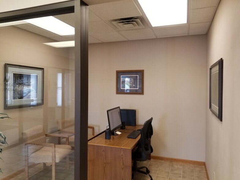 More Photos Of 1345A North Rd, Green Bay Medical For Lease