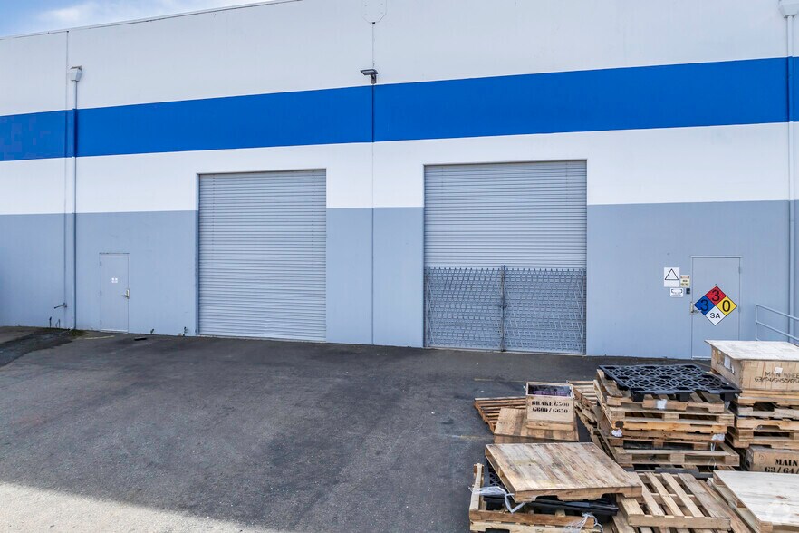 More Photos Of 1501 Aviation Blvd, Lincoln Warehouse For Lease