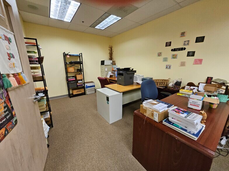More Photos Of 22135 Davis Dr, Sterling Light Distribution For Lease