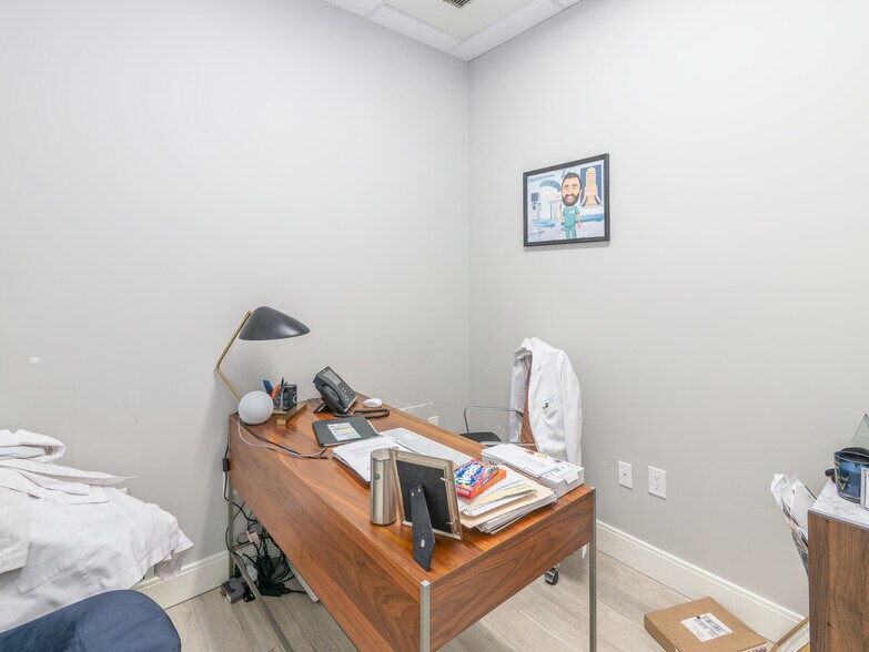 More Photos Of 4437 Brookfield Corporate Dr, Chantilly Medical For Sale