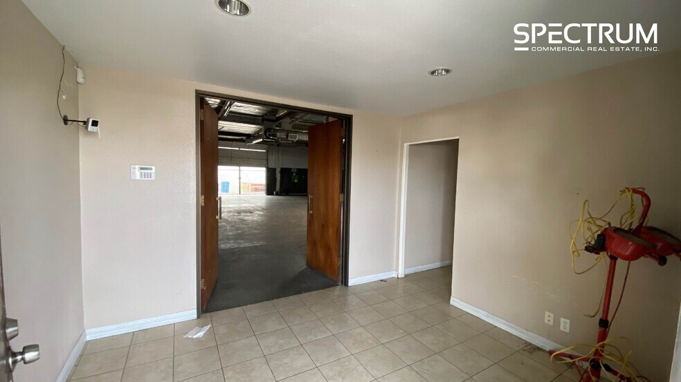 More Photos Of 12970 Branford St, Arleta Warehouse For Sale