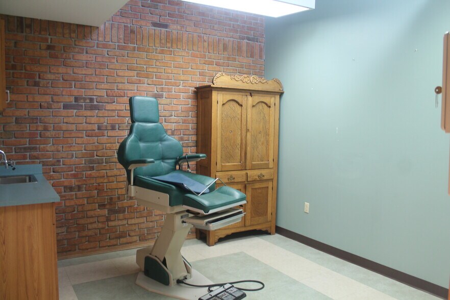 More Photos Of 1235 Cedar Ct, Carbondale Medical For Sale