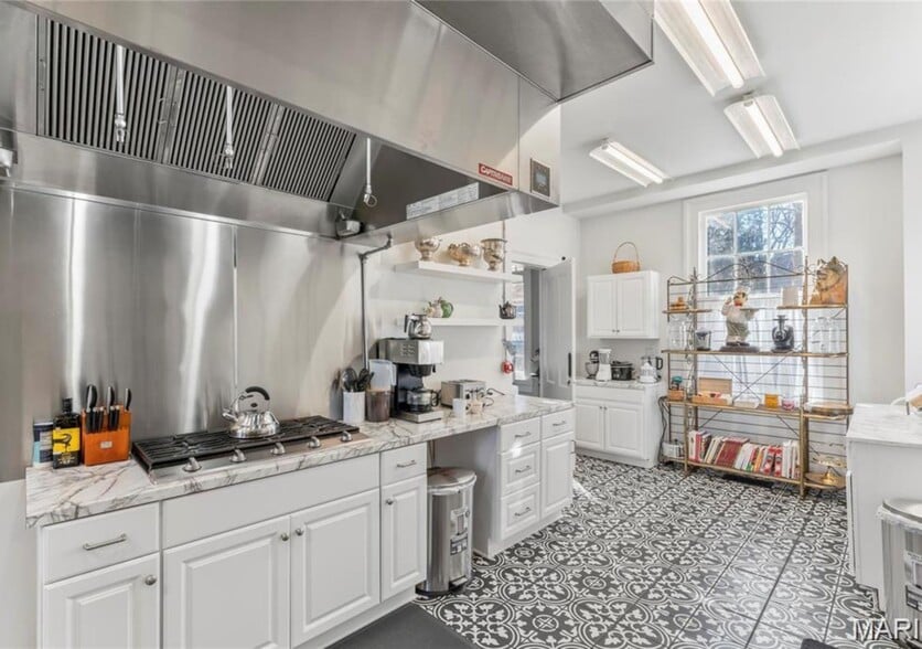 More Photos Of 876 W State St, Jacksonville Hospitality For Sale