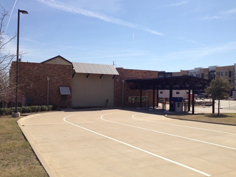 More Photos Of 1002 Texan Trl, Grapevine Bank For Sale