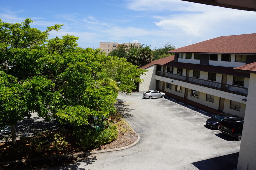 More Photos Of 400 Executive Center Dr, West Palm Beach Medical For Sale