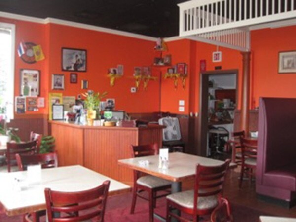 More Photos Of 544 Highgate Commons Rd, Saint Albans Freestanding For Lease