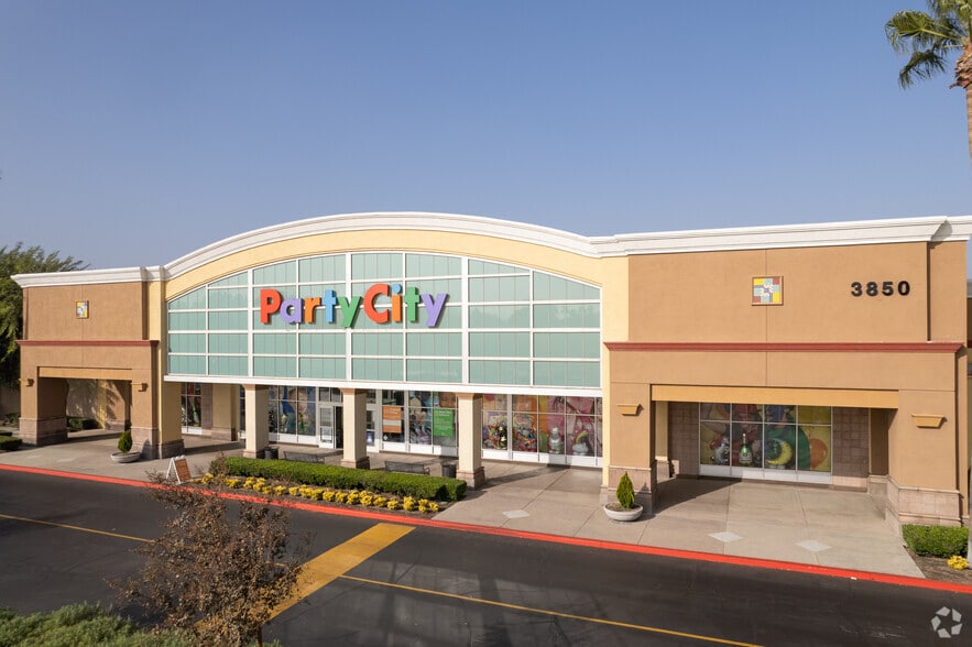 More Photos Of 3808-3860 Grand Ave, Chino Unknown For Lease