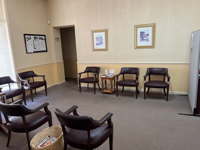 More Photos Of 125 Watson St, Danville Office For Sale