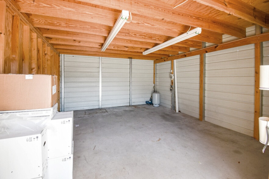 More Photos Of 2071 Dobbs Rd, Saint Augustine Flex For Sale