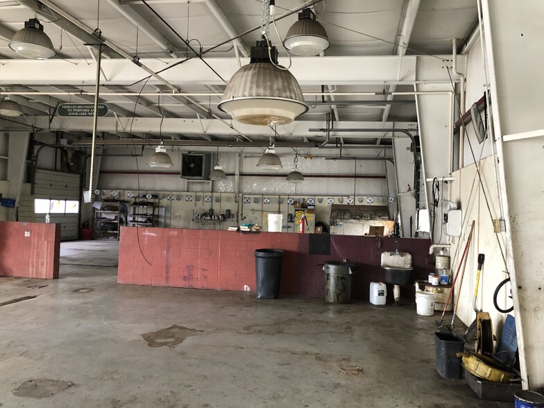 More Photos Of 1910 Moreland Blvd, Champaign Auto Dealership For Sale