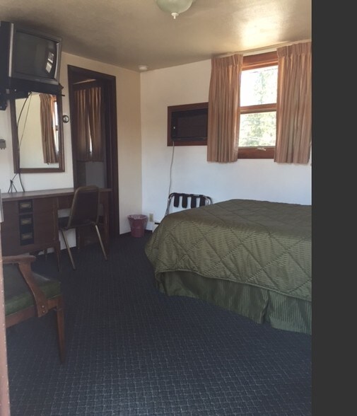 More Photos Of 100 Silver St, Hurley Hotel For Sale