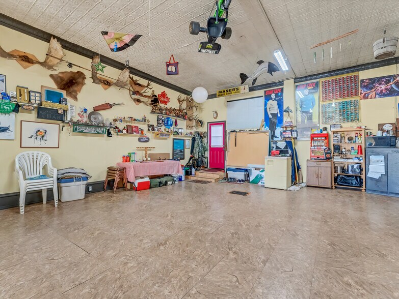 More Photos Of 517A N Railway St SE, Medicine Hat Storefront Retail Residential For Sale