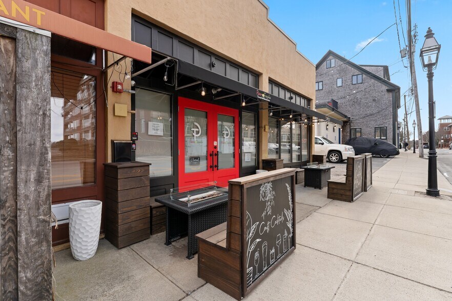 More Photos Of 382 Thames St, Bristol Freestanding For Sale